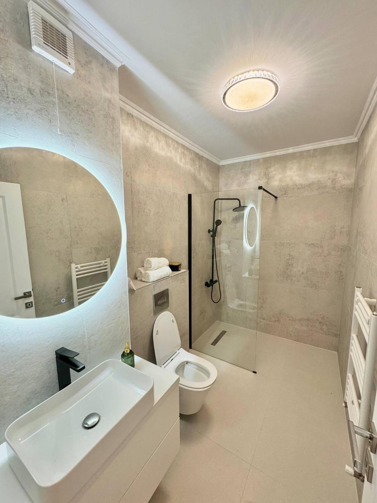 Lake View Luxury Apartament คลูจ-นาโปกา ภายนอก รูปภาพ